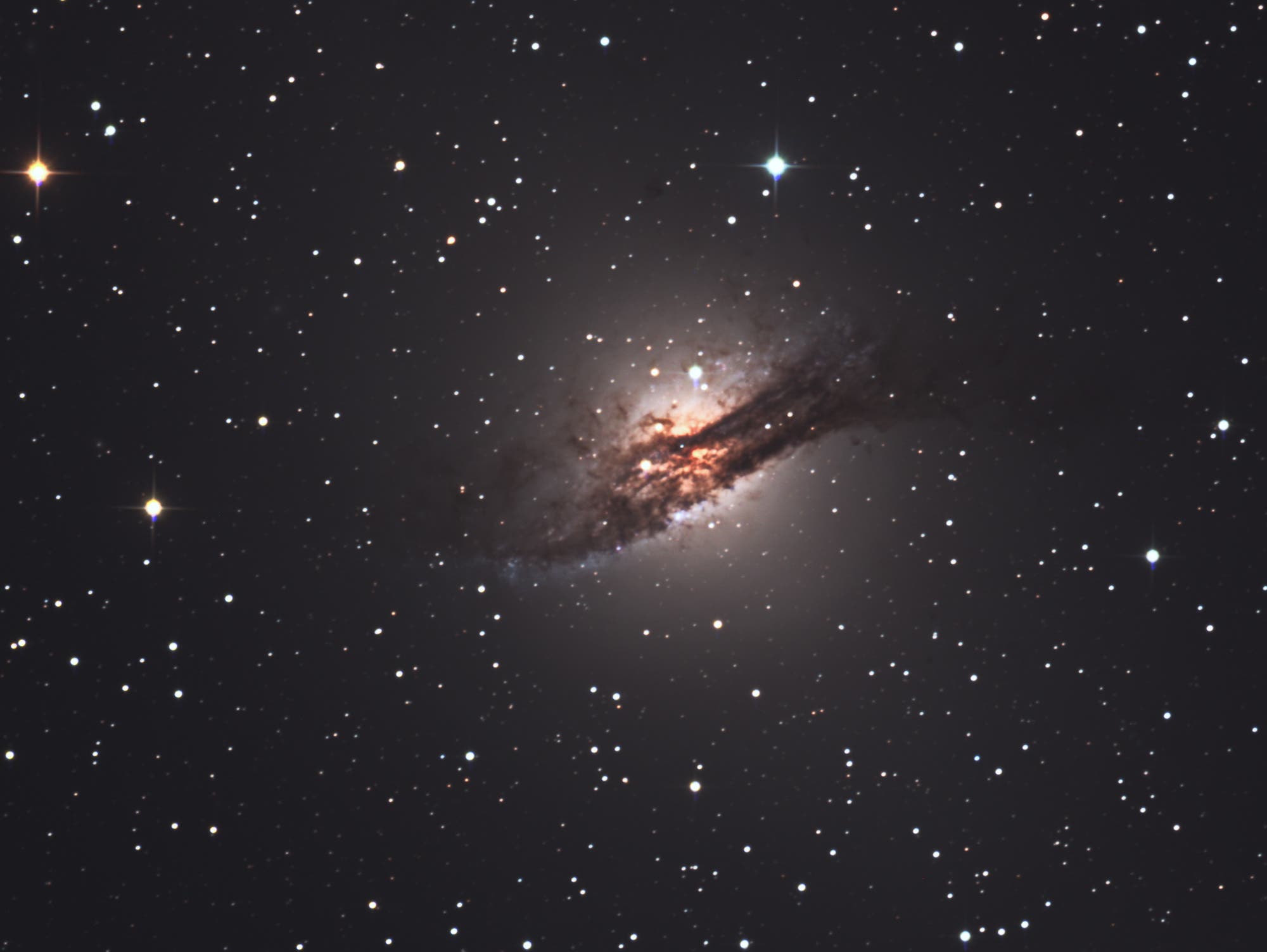 NGC 5128 Spektrum der Wissenschaft